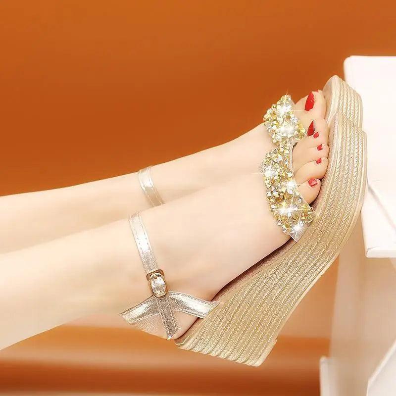 2021 New Women Summer Sandals Studded Detail Luxury Shine Design Casual Womens Shoes