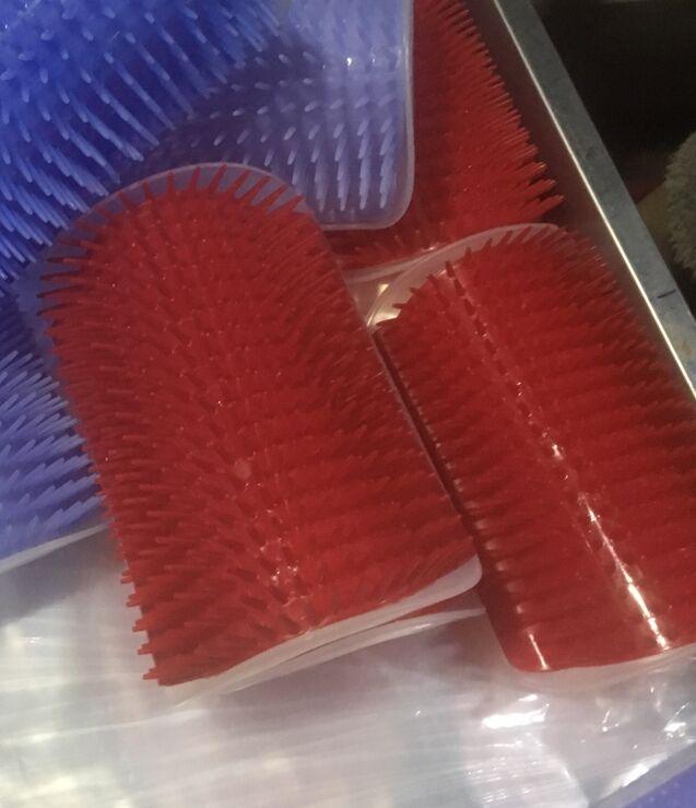 Massager for Cats Pet Products Pets Goods Brush Remove Hair Comb Grooming Table Dogs Care Accessories Things Strip Soft Cat Massage Brushes Wall Mounted Scraper for Kitten