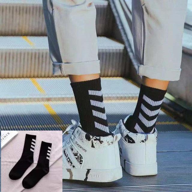 1 Pair Brand New Fashion Pure Cotton Black White Crew Unisex Socks Sports High Skateboard Blaze Street Wear Happy Long Warm Winter And Autumn Socks For Men And Women