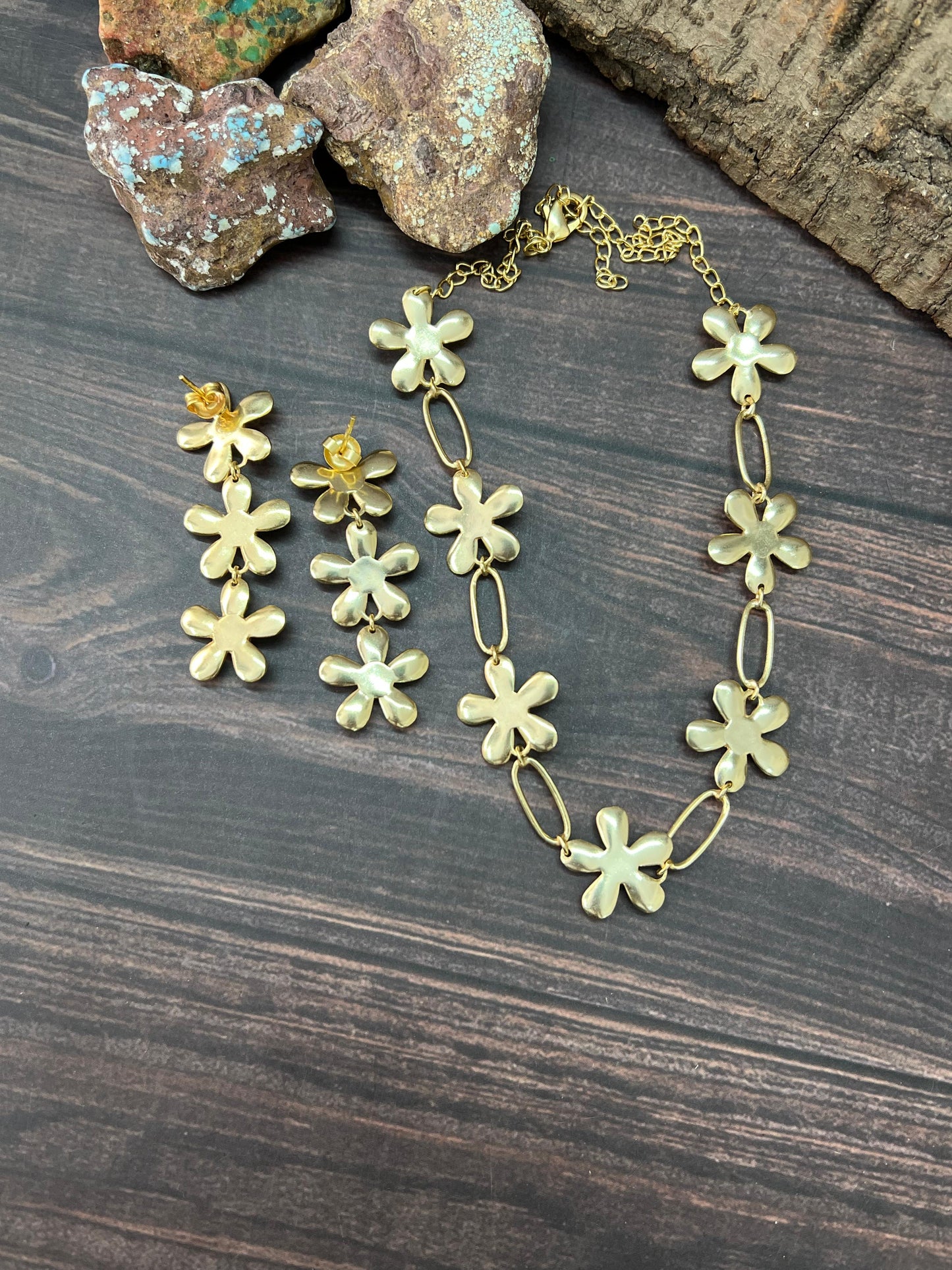"THE GOLDEN COLLECTION" Handmade Natural Kingman Turquoise Gold Plated Daisy SET Necklace Earrings Set