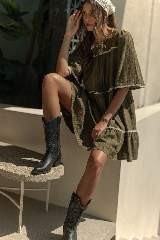 Tassel Contrast Trim Tie Neck Half Sleeve Tiered Dress – Bohemian Tassel Details, Contrast Trim, and Tiered Design for a Flowing, Feminine Look