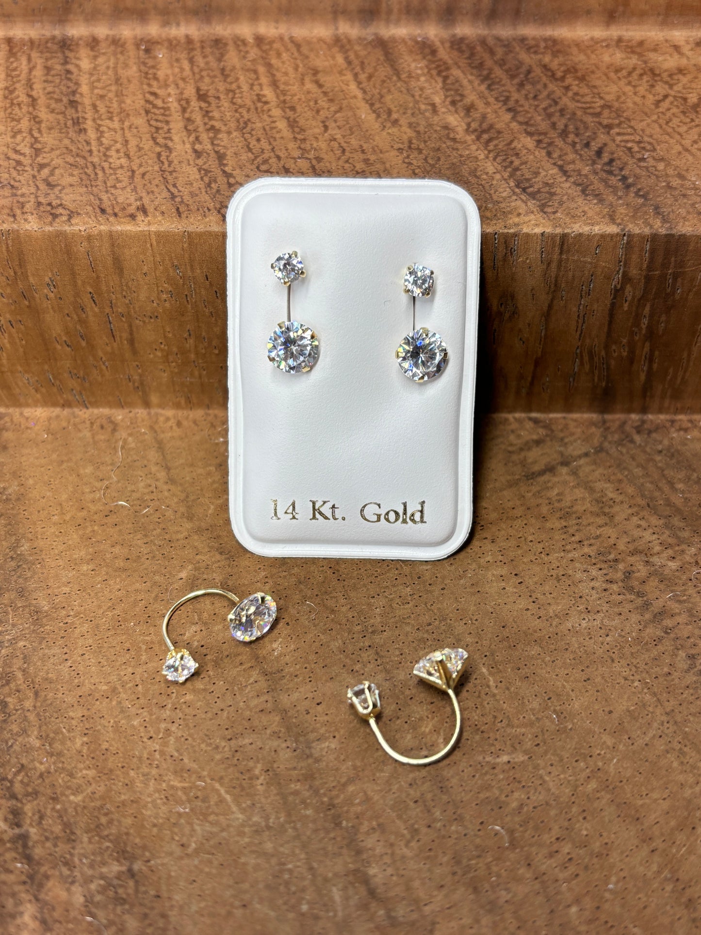 14K Solid Gold Curb Stud Earrings – Telephone Style, Screw Back | Aretes de oro sólido 14K