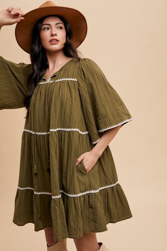 Tassel Contrast Trim Tie Neck Half Sleeve Tiered Dress – Bohemian Tassel Details, Contrast Trim, and Tiered Design for a Flowing, Feminine Look