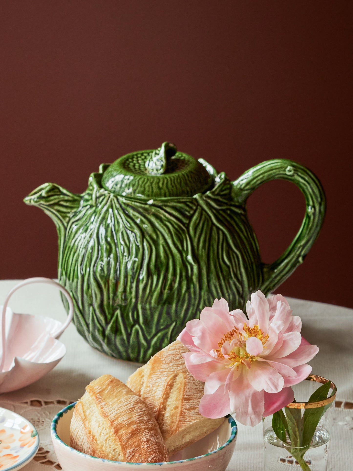 Ceramic Teapot with Embossed Kale Design - Hand Painted - 1,6L / 54.1 oz