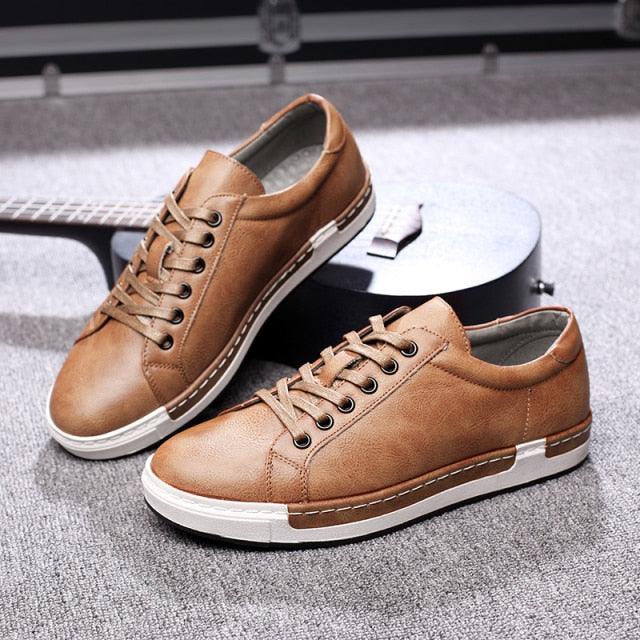 Fashion Leather Mens Shoes Soft High Quality Mens Casual Shoes Flat Footwear Classic Black White Men Fashion Walking Shoes Comfortable Modern Design