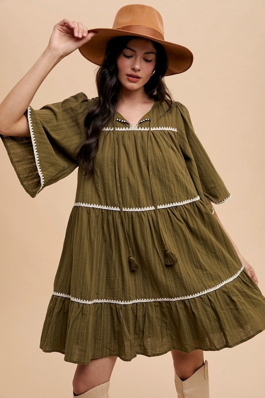 Tassel Contrast Trim Tie Neck Half Sleeve Tiered Dress – Bohemian Tassel Details, Contrast Trim, and Tiered Design for a Flowing, Feminine Look