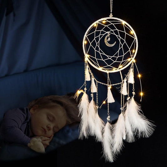 LED Dream Catcher Lamp Flying Wind Chimes Lighting Dream-catcher Handmade Ornaments Traditional Gifts Feather Pendant Romantic Creative Wall Hanging Home Wall Decoration Ornament Craft Native American Style