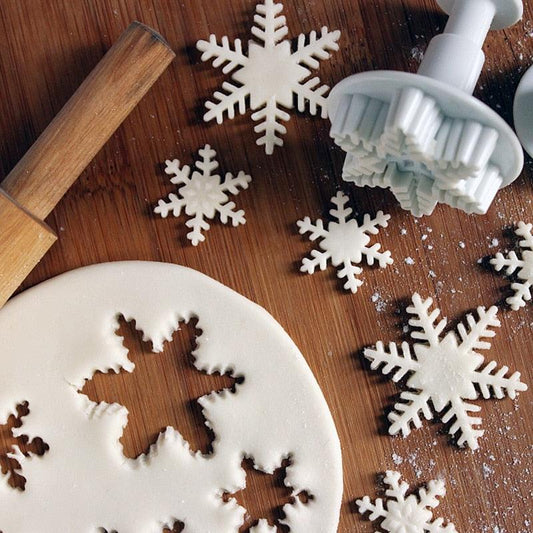 Snowflake Fondant Cake Decorating Tools Sugarcraft Cutter Mold Cake Decorating Baking Tools Kitchen Accessories 3Pcs/Set Snowflake Cookie Cutter Set Cake Decorating Mold Fondant Winter Theme Molds