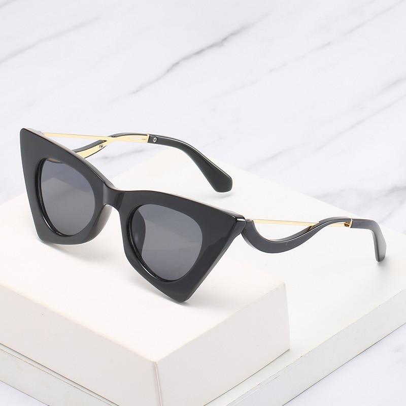 Vintage Square Cat Eye Sunglasses Women Retro Trendy Cat eye Sunglasses Classic Fashionable , Decent Personality & Wind Sunglasses In Retro Box Trending  Street Style Sunglasses For Men & Women